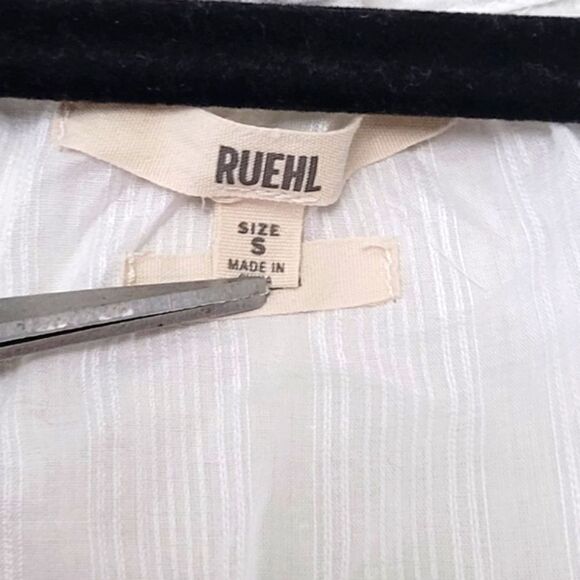 FINAL SALE🌷Ruehl White Button down top size Small - Picture 7 of 16